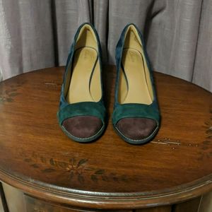 Clarks Artisan suede heel